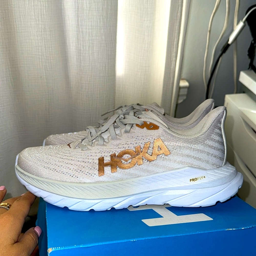 HOKA ONE Women's Mach 5 Running Shoes size 8.5 👟